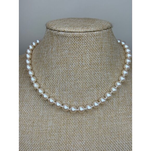 Monet Faux Pearl Necklace Gold Clasp Vintage Jewelry 20 Inch Strand Elegant - Picture 2 of 9